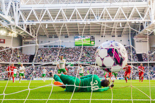 Hammarbys Nahir Besara gör 1-1 på straff