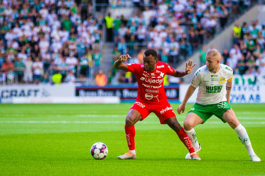 Värnamos Abdussalam Magashy och Hammarbys Darijan Bojanic