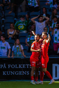Värnamos Marcus Antonsson (h) jublar med Edvin Becirovic