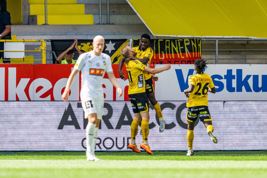 Elfsborgs Sveinn Guðjohnsen och Michael Baidoo  jublar
