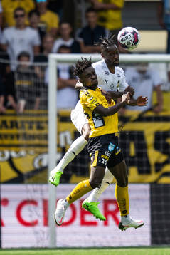 Emmanuel Boateng och Häckens Blair Sebastian Turgott