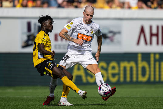 Elfsborgs Emmanuel Boateng och Häckens Simon Gustafson