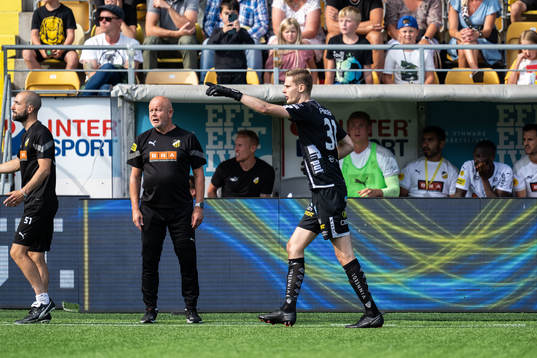 Elfsborgs målvakt Tim Rönning uppmärksammar att det