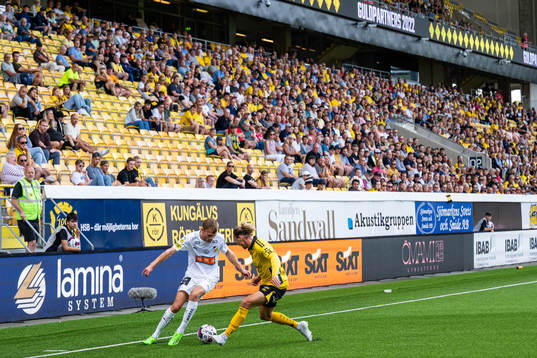Häckens Oscar Uddenäs och Elfsborgs Niklas Hult