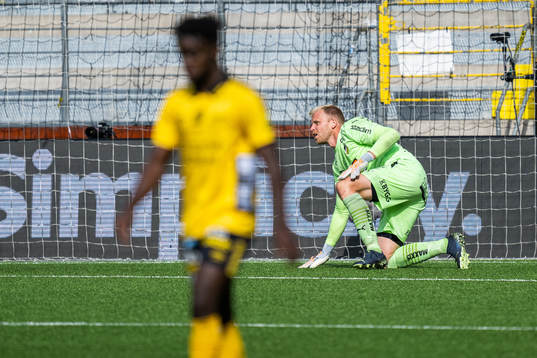 Häckens målvakt Peter Abrahamsson deppar