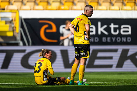 Elfsborgs Niklas Hult och Andre Ibsen Rømer deppar
