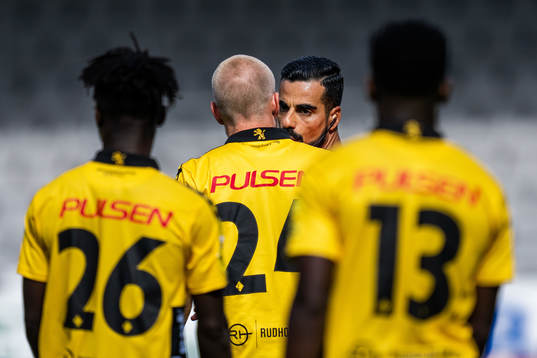 Elfsborgs Johan Larsson reagerar mot domare Mohammed