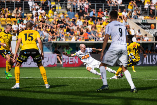 Häckens Simon Gustafson och Elfsborgs Emmanuel Boateng
