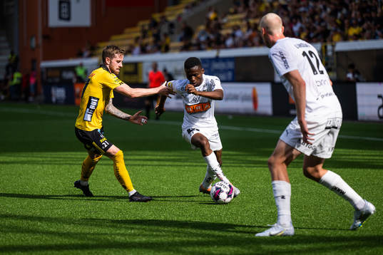 Elfsborgs Rasmus Alm och Häckens Akoua Romeo Amane