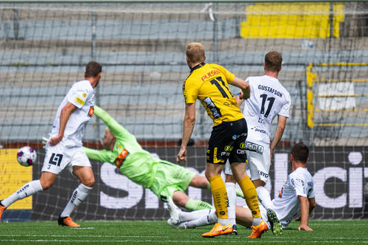 Elfsborgs Sveinn Guðjohnsen gör 3-3 bakom Häckens