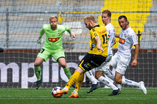 Elfsborgs Sveinn Guðjohnsen gör 3-3 bakom Häckens