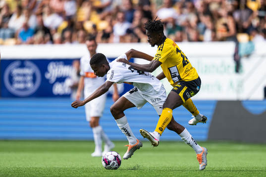 Häckens Akoua Romeo Amane och Elfsborgs Emmanuel Boateng