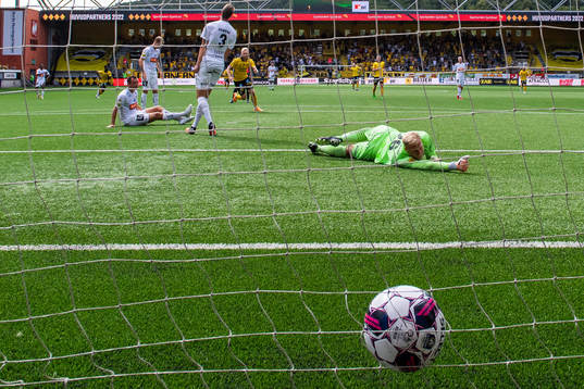 Elfsborgs Sveinn Guðjohnsen gör 3-3 bakom Häckens