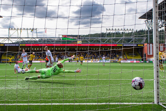 Elfsborgs Sveinn Guðjohnsen gör 3-3 bakom Häckens