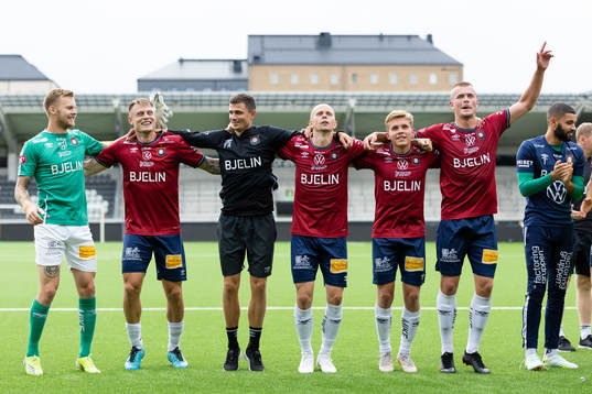 Örgryte jublar framför klacken