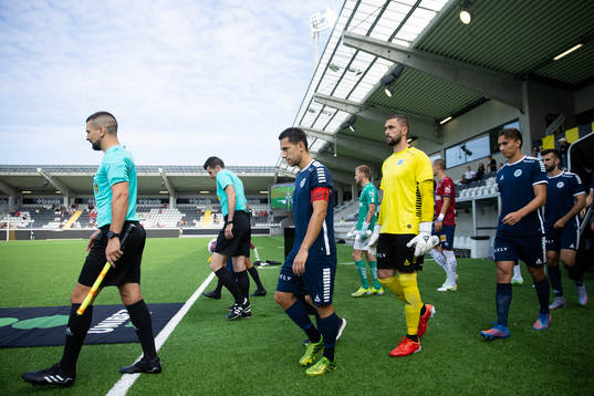 Utsiktens Predrag Randelovic och målvakt Mikica