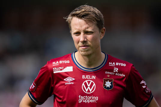 Örgrytes Viktor Lundberg  innan fotbollsmatchen i