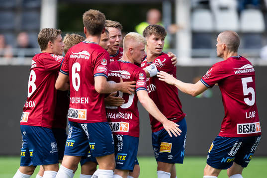 Örgrytes Jonathan Azulay jublar med lagkamrater