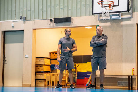 Fystränare Erik Olsson och assisterande tränare Lars