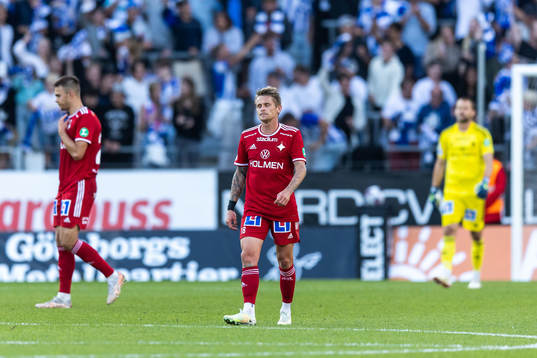 IFK Norrköpings Ari Freyr Skulason deppar