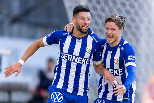 IFK Göteborgs Kevin Yakob jublar ihop med Gustaf Norlin