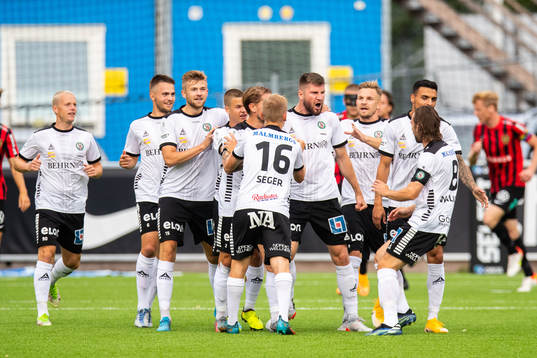 Örebros Axel Andresson jublar