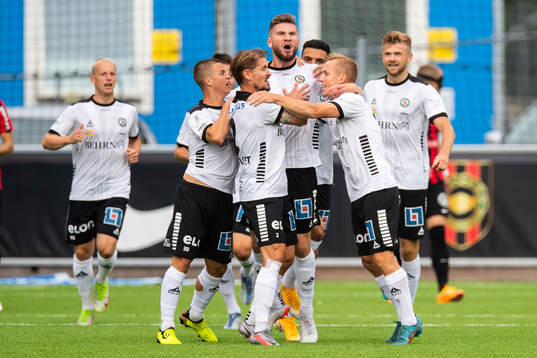 Örebros Axel Andresson jublar