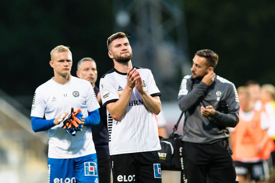 Örebros Axel Oskar Andrésson tackar de tillresta