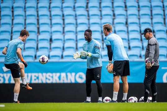 Goalkeeper Viktor Andersson, goalkeeper Ismael Diawara,