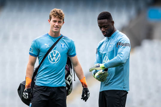 Goalkeeper Viktor Andersson and goalkeeper Ismael Diawara