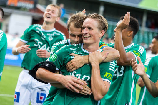 Brages Douglas Karlberg jublar