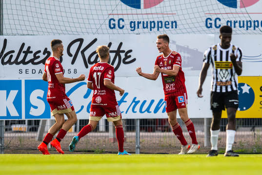 Skövdes Villiam Granath jublar