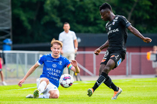 Trelleborgs Johan Blomberg och Halmstads Thomas Boakye
