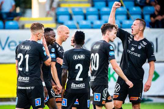 Halmstads spelare jublar