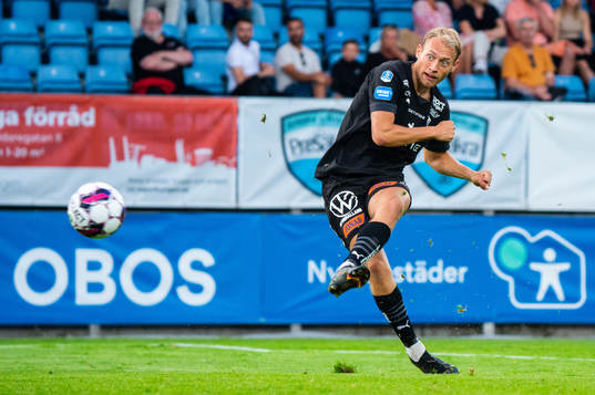 Halmstads Villiam Dahlström gör 0-3