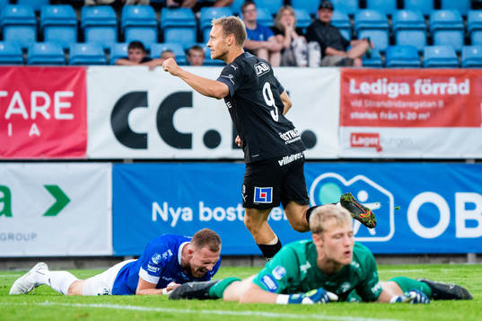 Halmstads Villiam Dahlström jublar