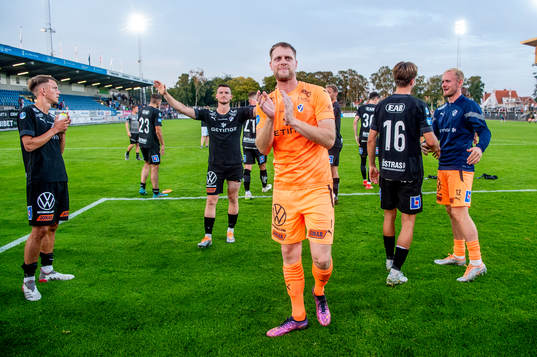 Halmstads målvakt Malkolm Nilsson Säfqvist jubla med