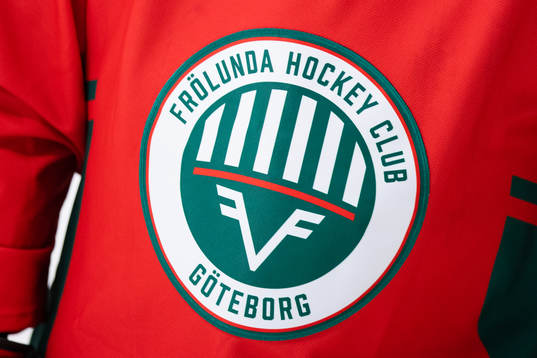 Frölundas nya klubbmärke på tröjan