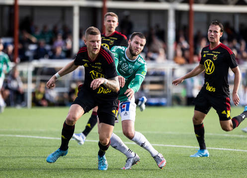 Brages Niklas Söderberg och Östersunds Kevin Jablin