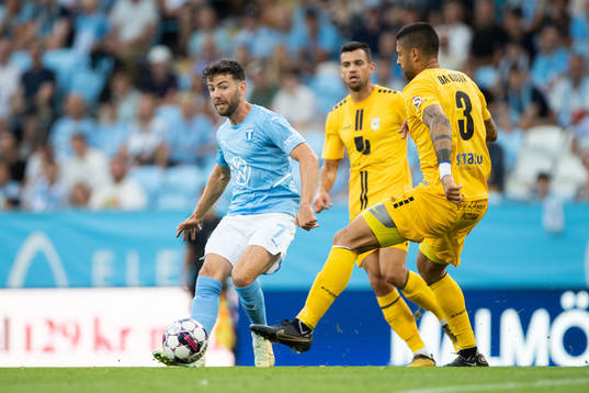 Erdal Rakip of Malmö FF and Manuel da Costa of Diddeleng