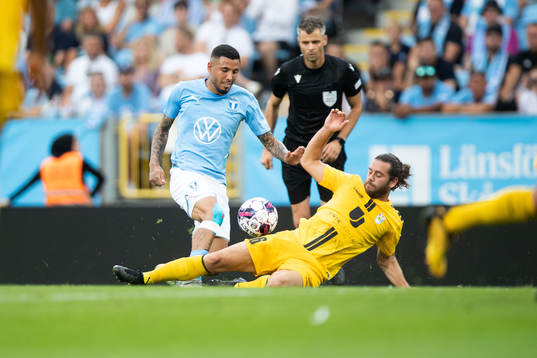 Sergio Pena of Malmö FF and Charles Morren of Diddeleng
