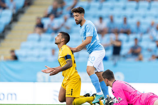 Moustafa Zeidan of Malmö FF and Mehdi Kirch of Diddeleng