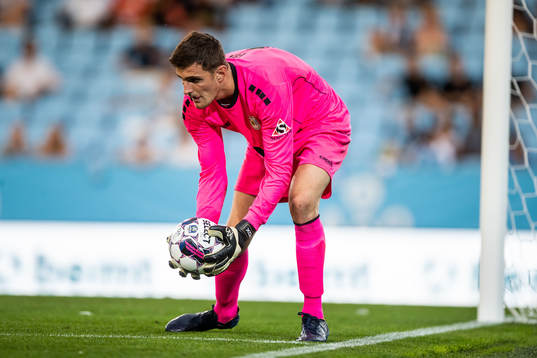 Goalkeeper Lucas Fox of Diddeleng
