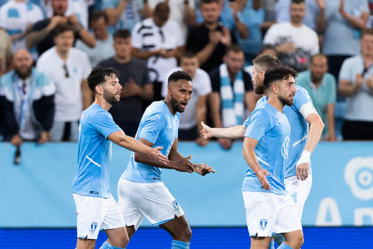 Isaac Kiese Thelin of Malmö FF celebrates