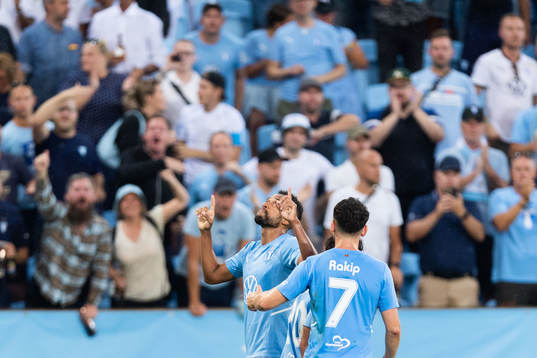 Isaac Kiese Thelin of Malmö FF celebrate