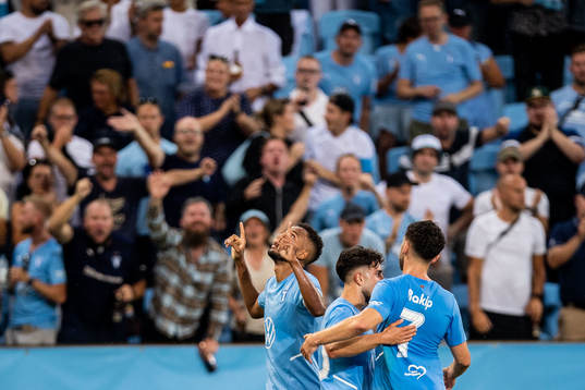 Isaac Keise Thelin of Malmö FF celebrates