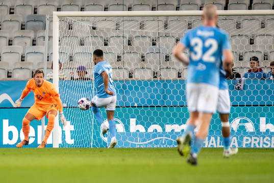 Goalkeeper Johan Dahlin of Malmö FF