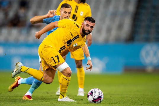 Veljko Birmancevic of Malmö FF and Eliot Gashi of Diddeleng