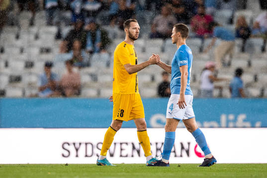 Filip Bojic of Diddeleng and Niklas Moisander of Malmö FF