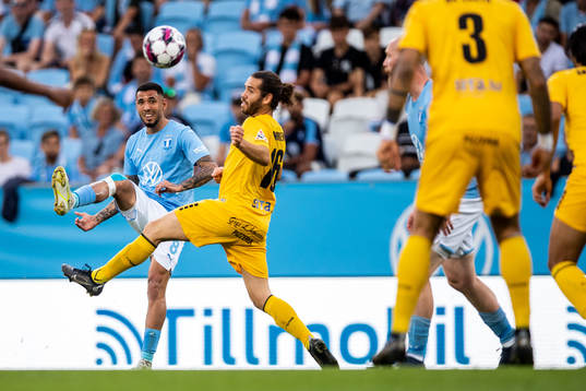 Sergio Pena of Malmö FF and Charles Morren of Diddeleng